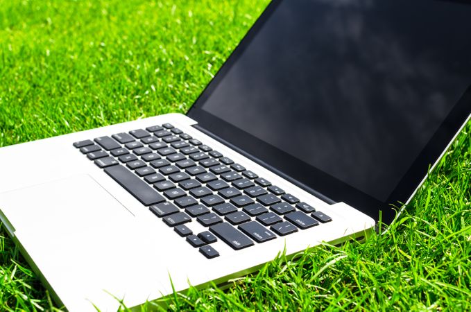 Macbook In Lwan Photo