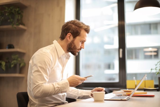 Man In White Dress Shirt Photo