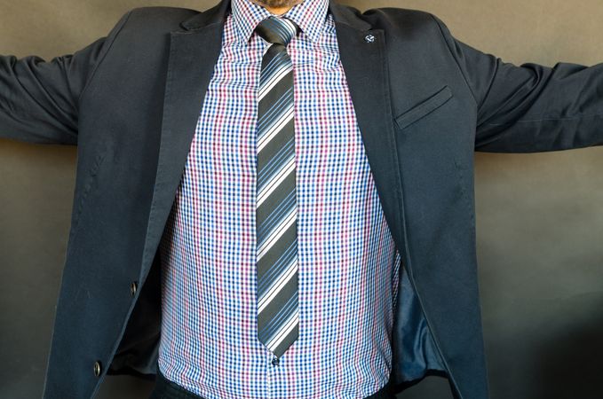 Man Wearing Suit Photo