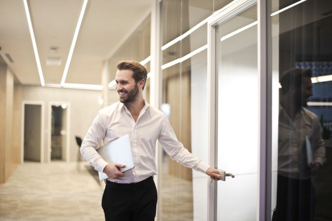 Men's White Dress Shirt Photo