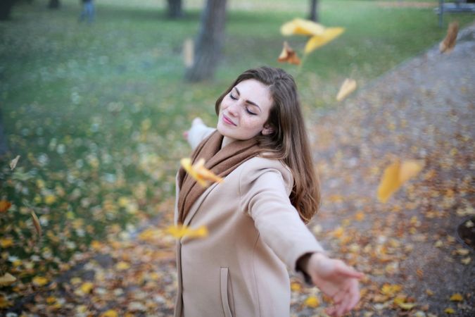Woman Open Arms While Closed-eyes Smiling Photo Photo