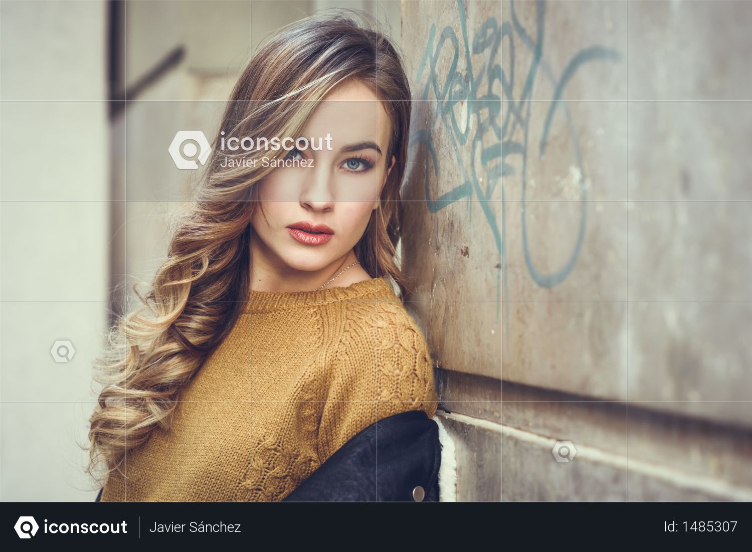 Premium Blonde Woman In Urban Background Beautiful Young Girl