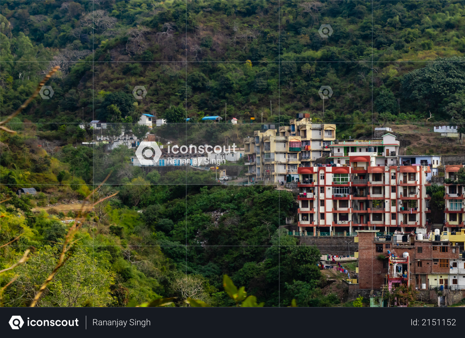 Wide photography of buildings and mounatins in the background Photo