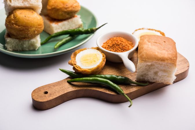 premium vada pav or wada paav photo download in png jpg format iconscout